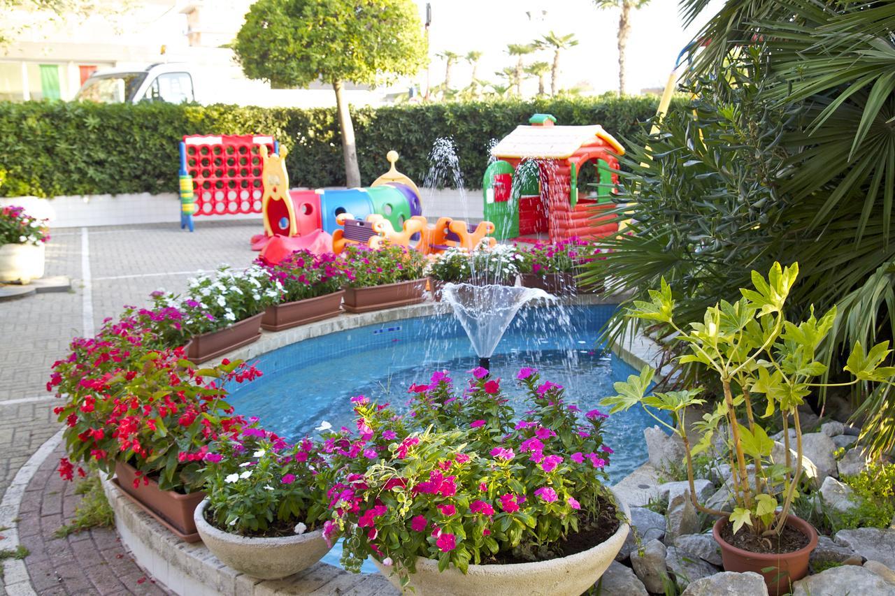 Savoia Hotel Misano Adriatico Kültér fotó