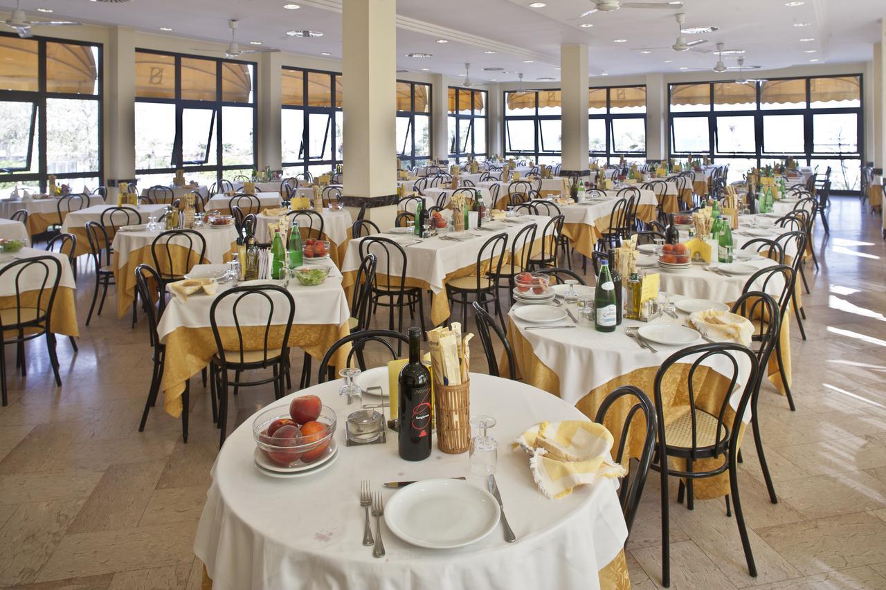Savoia Hotel Misano Adriatico Kültér fotó